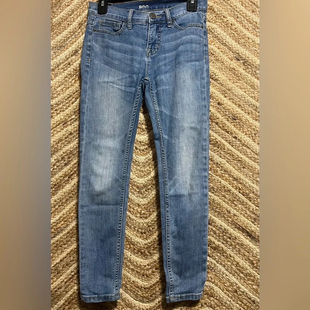 Urban Outfitters BDG Mid Rise Straight Denim Jeans,Medium Wash, Size 25W, 26L